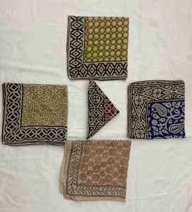 Ensemble de foulards bandana en paisley imprimés à la main, coton biologique, accessoire de mode artisanal éthique - Product Image 2