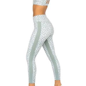 Trajes de yoga más vendidos para mujer Entrenamiento al aire libre Traje de ropa deportiva para gimnasio con estampado de sublimación para mujer con servicio OEM - Product Image 6