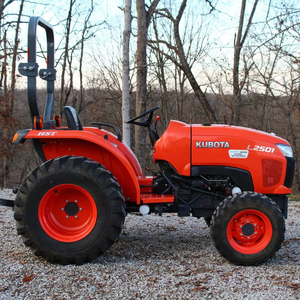 รถแทรกเตอร์คูโบต้า L2501 ขับเคลื่อน 4 ล้อ ระบบ HST ขนาดกะทัดรัด ขาย - Product Image 1