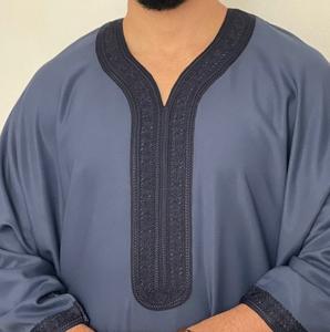 2023 vêtements pour hommes musulmans moyen-orient teint en blanc design personnalisé thobe arabe islamique hommes arabe à capuche Thobe matériel hommes - Product Image 5