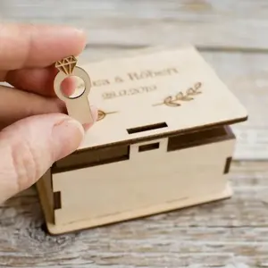 Kotak cincin hadiah kayu untuk pacar dipersonalisasi kotak kayu untuk hadiah Hari Valentine Hari pernikahan.