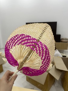 Ventilador de mano de bambú más vendido Ventilador plegable natural hecho a mano de Vietnam Perfecto para tiendas minoristas y exportaciones 2025 - Product Image 5