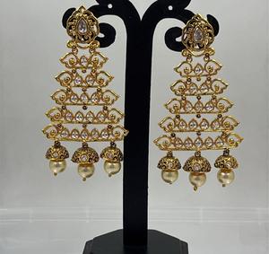 ต่างหูแบบติดหูชุบทองเหลืองคุณภาพดีทันสมัย ประดับด้วยมอยส์ซาไนต์ ดีไซน์ดั้งเดิม เหมาะสำหรับงานแต่งงานและงานปาร์ตี้สำหรับผู้หญิง - Product Image 2