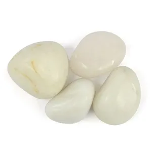 Pierre d'agate blanche polie - Cristal pour la guérison, la décoration et la méditation - Product Image 1