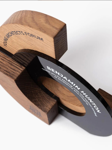 Trophée en acrylique sur base en bois durable et personnalisable, gravure pour la reconnaissance d'entreprise, les réalisations, les honneurs, les événements spéciaux - Product Image 3