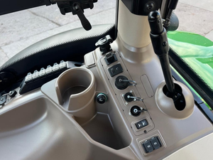รถแทรกเตอร์ JD 6R 185 ชั่วโมงการใช้งานต่ำ ยี่ห้อ John Deere 6R 185 มือสองขาย - Product Image 5