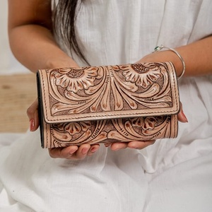 Bolso de mano de cuero labrado con flores en relieve de estilo occidental, bolso diseñado para mujer, bolso de mano de moda de cuero labrado de tamaño compacto superventas - Product Image 5