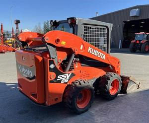 Skid Steer Kubota SSV65 2016 avec un design compact et durable construit pour la performance avec le moteur principal et les composants de la boîte de vitesses - Product Image 1