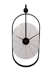 Reloj de Pared Grande de Madera Rústica de Alta Demanda para Casas de Estilo Rústico y Vintage Disponible al Mejor Precio del Mercado - Product Image 2