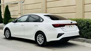 Kia K3 berline 2021, occasion, moteur turbo, sièges en cuir, pneus R17, régulateur de vitesse adaptatif (ACC), conduite à gauche, disponible en version claire et foncée - Product Image 2