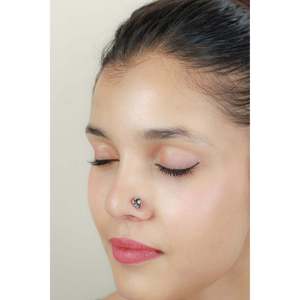 Piercing Nasal de Plata 925 para Niños, Diseño Tribal Trikone, Joyería Corporal con Diamante y Perla, Material 14K, Joyería Nazakat - Product Image 4