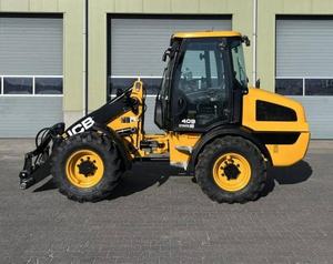Chargeuse sur pneus JCB 409 Agri SV 2020 avec moteur Caterpillar Stage V et pompe Kawasaki à haut débit pour travaux agricoles et en cour. - Product Image 5
