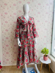 Ensemble jupe et haut coordonné bohème pour femme, imprimé floral, avec haut court à boutons en dentelle et manches évasées, jupe longue évasée, lavable, idéal pour l'été - Product Image 3