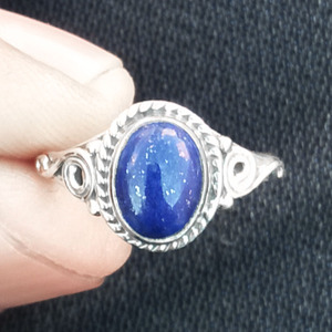 แหวนเงินแท้ทำมือสั่งทำพิเศษ เงินสเตอร์ลิง 925 ประดับพลอยลาพิสธรรมชาติ ตัวเรือนแบบฝังขอบ ดีไซน์หรูหรา สำหรับผู้หญิง งานแต่งงาน งานหมั้น งานเลี้ยง - Product Image 5
