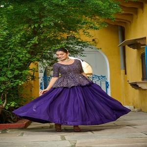 คุณภาพสูงเฟนดี้ปักเลื่อมและปักลายด้านบน ANF lehenga อินเดีย expoert และอุปทานในอัตราที่ต่ำที่สุด - Product Image 1