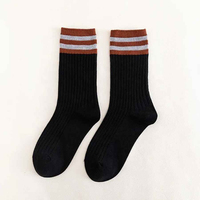 Chaussettes pour hommes de haute qualité à prix abordable, respirantes, absorbant la transpiration, anti-rides, service OEM, séchage rapide, rayées pour l'automne
