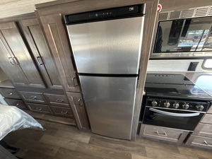 2021 Used Winnebago V-i-s-t-a 29V Adjustable <b>Camping</b> Cruiser Rooftop Camper Euro 6 4-6 Persons One Bedroom Refrigerator <b>Kitchen</b> - Product Image 2