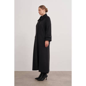 Cappotto Invernale Nero Intrecciato con Colletto a Camicia e Polsini con Spalline - Product Image 2