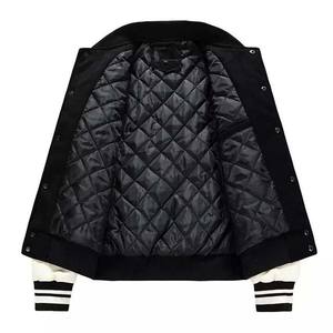 Chaqueta de béisbol de manga larga de alta calidad Color sólido blanco y negro con diseño de logotipo personalizado chaqueta de hombre de bolsillo para hombres patchwork - Product Image 5
