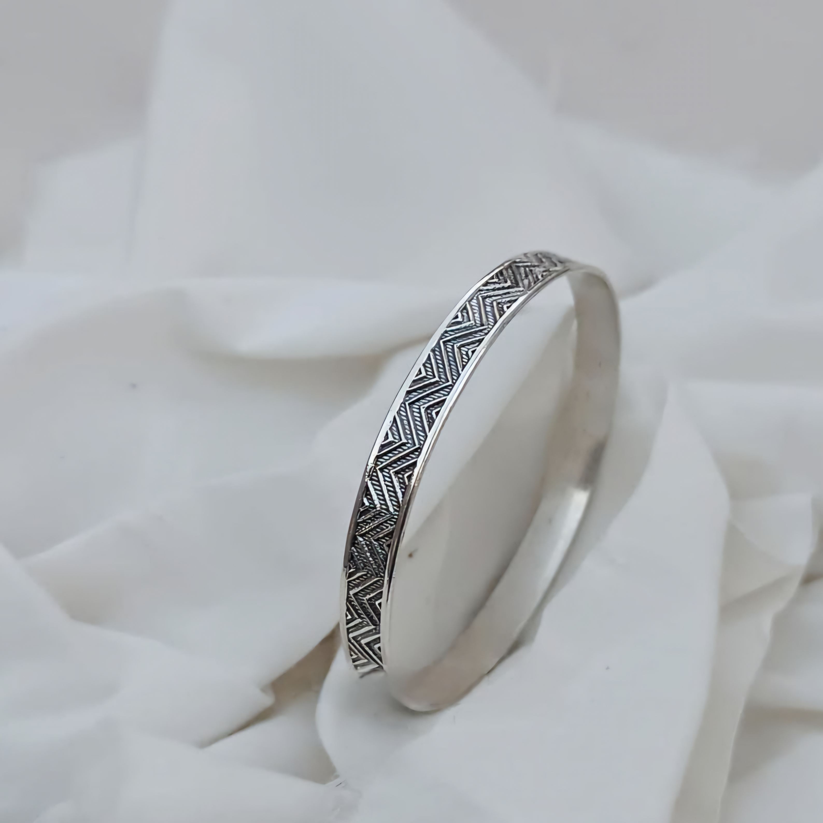 unique design brass bangle bracelet