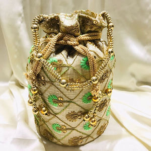 Bolso Potli Batua de Craftstages International para la noche, 19.5x13cm, elegante y con estilo - Product Image 1