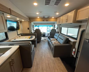 Autocaravana/Remolque de Viaje Usado CLEAN 2023 2024 2025 T-h-or O-u-t-l-a-w W-i-l-d W-e-s-t 38K - Product Image 2