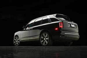 โรลส์-รอยซ์ คัลลิแนน ปี 2023 คุณภาพสูง กำลัง 600 แรงม้า และแรงบิดสูงสุด 664 ปอนด์-ฟุต จากเครื่องยนต์ V12 รุ่นปรับปรุงใหม่ - Product Image 4