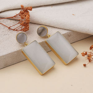 Pendientes de Mujer con Forma Geométrica Rectangular en Blanco, con Piedra Natural, Chapados en Oro, Latón con 99.9% de Pureza, Modernos, para Regalo de Compromiso o Boda - Product Image 1