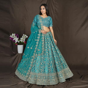 ชุดเลเฮนกาโชลีงานหนัก |   ชุดเลเฮนกาเจ้าสาวดีไซน์ล่าสุดสำหรับงานแต่งงาน งานเลี้ยง และชุดประจำชาติ - Product Image 1