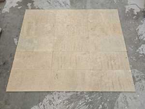 Pannello di rivestimento in travertino 2025 opaco impiallacciato foglio di pietra naturale testurizzato piastrelle da parete scanalate travertino in turchia