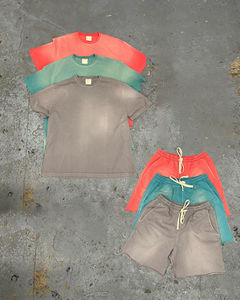 Conjunto de pantalones cortos desteñidos al sol de algodón 100% de alta calidad, Camiseta de cuello redondo, ropa deportiva de dos piezas, conjuntos de pantalones cortos con estampado de logotipo personalizado para hombre - Product Image 1