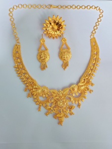 Conjunto de anillos de collar y pendientes de calidad súper premium con conjunto de joyas de estilo lujoso chapado en oro de 22K a la venta por exportadores - Product Image 4