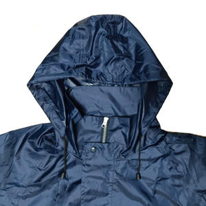 Combinaison de pluie légère et imperméable à la mode avec logo personnalisé de haute qualité fabriquée au Pakistan - Product Image 2