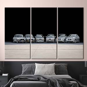 Toile d'art BMW Série 5 : Impression élégante sur le thème de l'histoire automobile pour votre espace, 3P : Prête à accrocher - Product Image 1
