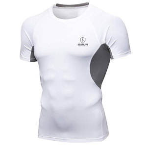 เสื้อคอมเพรสชั่นแขนสั้นผู้ชายทรงสลิมฟิต ระบายอากาศได้ดี เป็นมิตรกับสิ่งแวดล้อม ดีไซน์ล่าสุดจากผู้ผลิตปากีสถาน เหมาะสำหรับออกกำลังกาย - Product Image 1