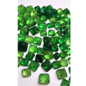 US $102 Piedras preciosas verdes de tsavorita naturales de alta calidad 243 Uds 4mm 7mm cabujón cuadrado de Pan de Azúcar 97 Cts lote Suelto - Product Image 1