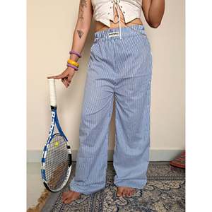 Pantaloni da donna a righe blu, a gamba dritta, in tessuto Oxford traspirante, a vita media, di tendenza, con motivo animalier, di tendenza su Pinterest - Product Image 4