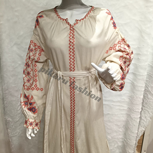 Maxi vestidos bordados ucranianos de diseñador personalizados, ropa de fiesta con cuello en V y frente abierto con cinturón tejido en la cintura, tela lavable - Product Image 1