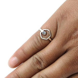 Bague minimaliste en pierres précieuses labradorite naturelle coupe ronde Bague en argent sterling 925 Vente en gros de bijoux en argent 925 fin au prix de gros - Product Image 3