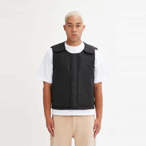 Vestibilità corta squadrata nera con spallacci regolabili e chiusura a cerniera con Design moderno e vestibilità funzionale traspirante - Product Image 3