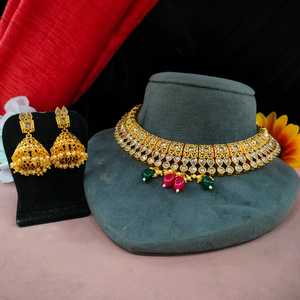 Ensemble collier en or et pierre Kundan avec breloque royale avec finition luxueuse en or, idéal pour les mariages, les occasions festives - Product Image 2