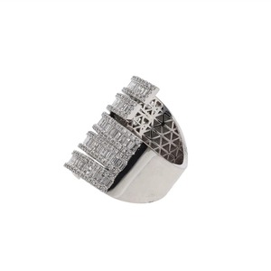 Anillo de declaración de diamantes redondos y baguette envolvente multicapa de oro de 14 quilates para mujer, pieza de joyería de lujo elegante y moderna - Product Image 5