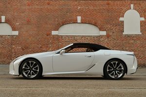 Lexus LC 500 Cabriolet 2021 d'occasion en excellent état, prêt à être expédié - Product Image 5
