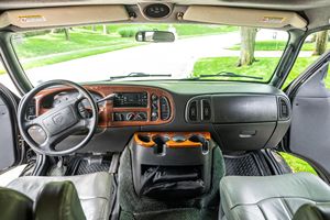 Voiture d'occasion fiable, Dodge Ram Van B1500 Regency Conversion Van de 2002 - Product Image 4