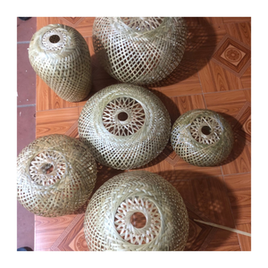 Lámpara colgante de bambú hecha a mano de alta calidad para el hogar, restaurante u hotel-Solución de iluminación ecológica hecha en Vietnam - Product Image 3