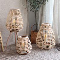 Candelabros con patas decorativas baratas de bambú, lámpara de pie de esquina y artesanías de ratán para centros de mesa de boda, iluminación
