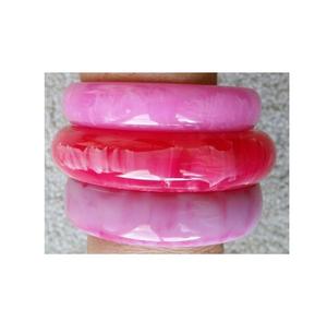 Bracelets en résine imperméable à haute brillance pour femmes, au toucher lisse, bijoux confortables et tendance, couleurs personnalisées pour une utilisation longue durée - Product Image 4