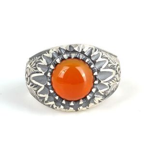 Bague Statement pour Homme en Argent Sterling 925, Bague Grappe avec Petite Pierre d'Ambre Orange Pressée (Technologie d'incrustation, Sertissage clos 14K) - Product Image 4