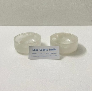 Ensaladera de resina Rosa hecha a mano con efecto de mármol y patrón de remolino acuático, la forma es una ensaladera redonda utilizada en el hogar y el hotel - Product Image 3