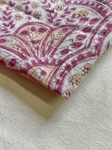 ผ้าฝ้ายพิมพ์ลายด้วยมือ ลายเพสลีย์และลายดอกไม้ |   สิ่งทอฝีมือแบบดั้งเดิมของอินเดีย - Product Image 3